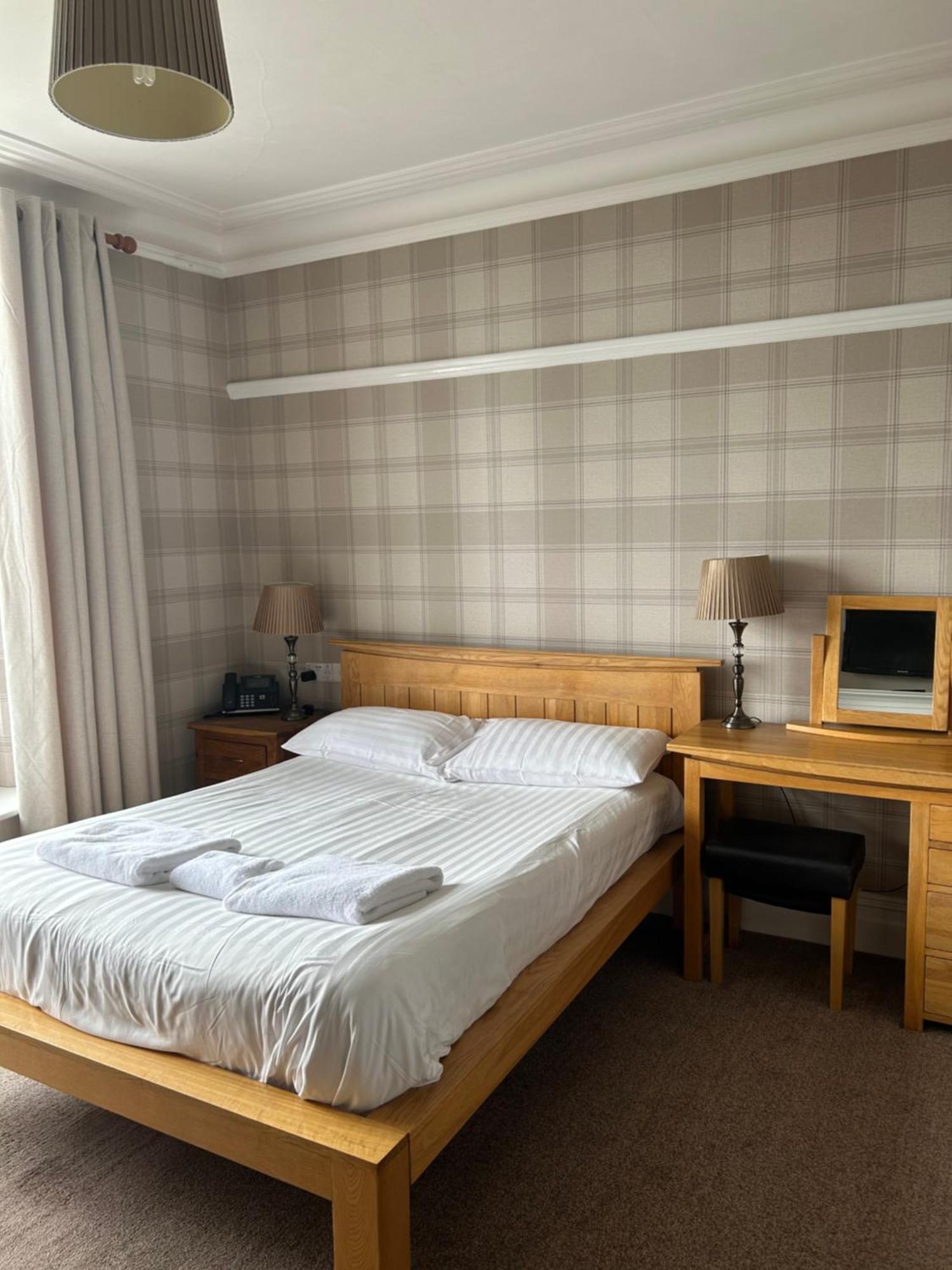 Bed and Breakfast Broadway House Лохарн Экстерьер фото